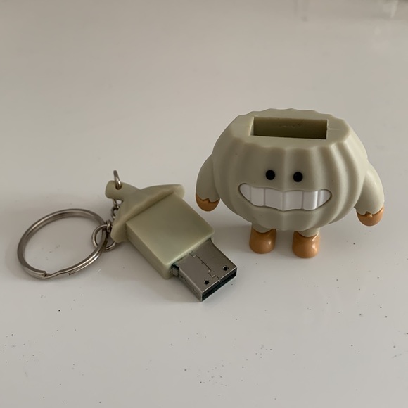 BNIB Excel Garlic 🧄 Critter USB Keychain - Picture 3 of 5